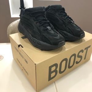 Adidas Yeezy Boost 700 V2 Vanta